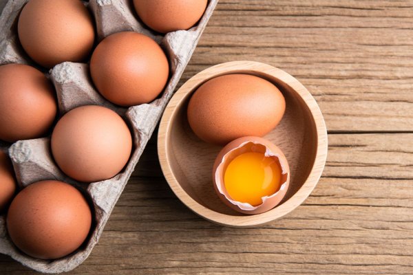 Çiğ yumurta içmek sesi güzelleştirir mi?