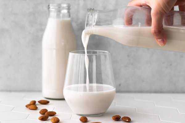 Evde badem sütü nasıl yapılır?