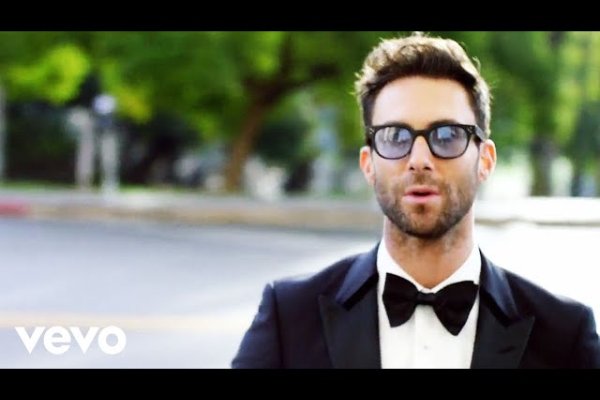 Maroon 5 - Sugar (Official Music Video)