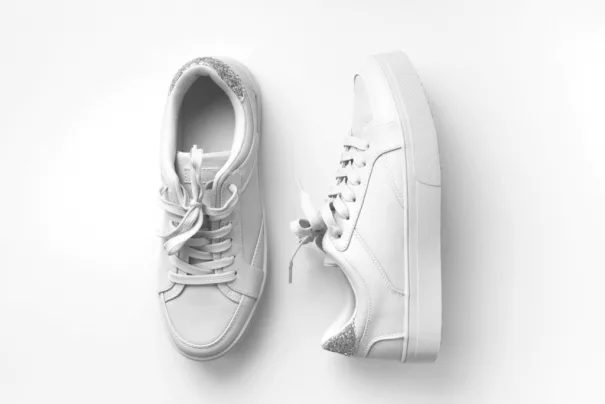 Beyaz Ayakkabıları Doğal Temizleme Yöntemleri! 6 Yöntem...