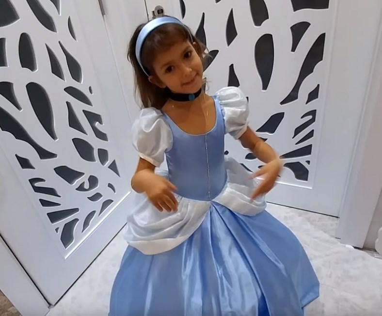 Prenses Elif Kimdir | Kaç Yaşında | Youtube Kanalı Hakkında Bilgiler