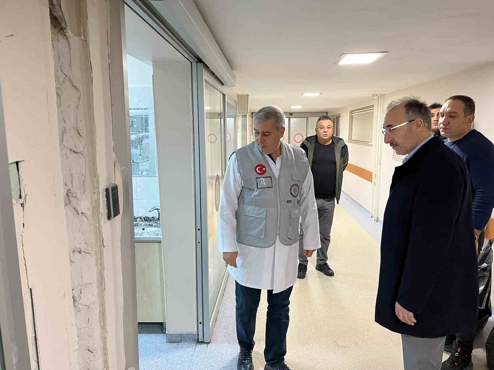 7.4’lük sarsıntıda Fırat Üniversitesi Hastanesinde sıva çatlakları oluştu
