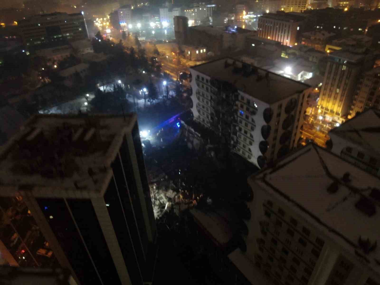 Diyarbakır’ı sarsıntı vurdu: 7 bina yıkıldı, 6 kişi hayatını kaybetti
