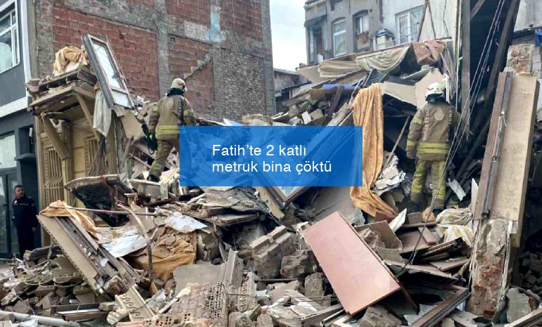 Fatih’te 2 katlı metruk bina çöktü