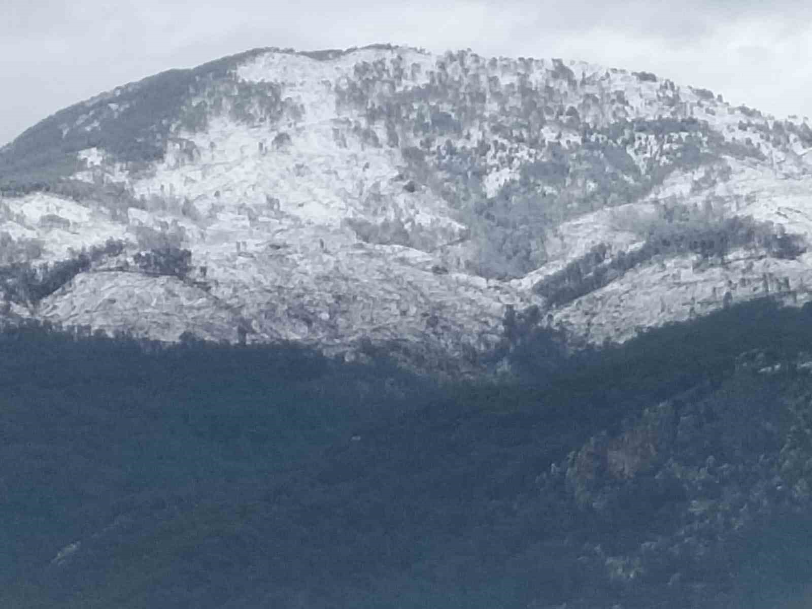 Kampçıların gözdesi Köyceğiz Sandras Dağı’nda kar etkili oldu