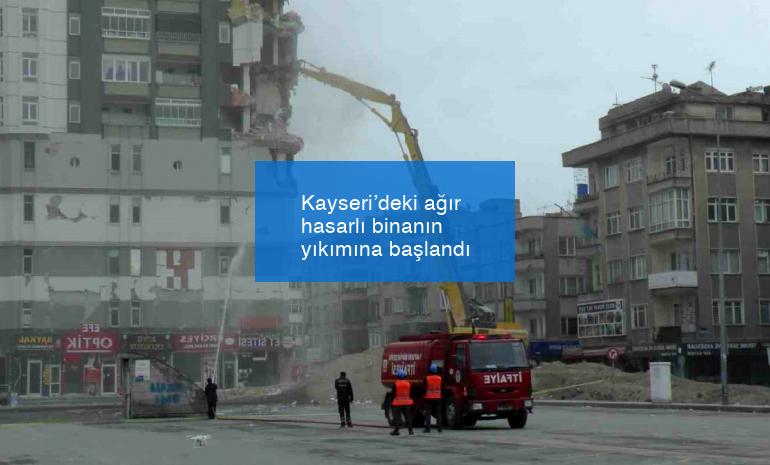 Kayseri’deki ağır hasarlı binanın yıkımına başlandı