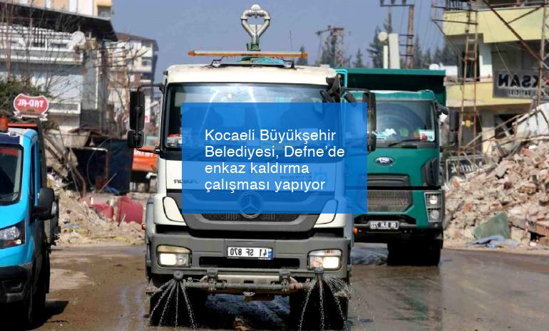Kocaeli Büyükşehir Belediyesi, Defne’de enkaz kaldırma çalışması yapıyor