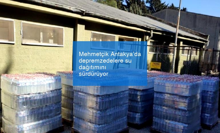 Mehmetçik Antakya’da depremzedelere su dağıtımını sürdürüyor