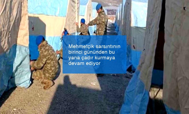 Mehmetçik sarsıntının birinci gününden bu yana çadır kurmaya devam ediyor