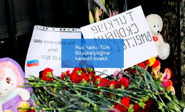 Rus halkı, Türk Büyükelçiliğine karanfil bıraktı