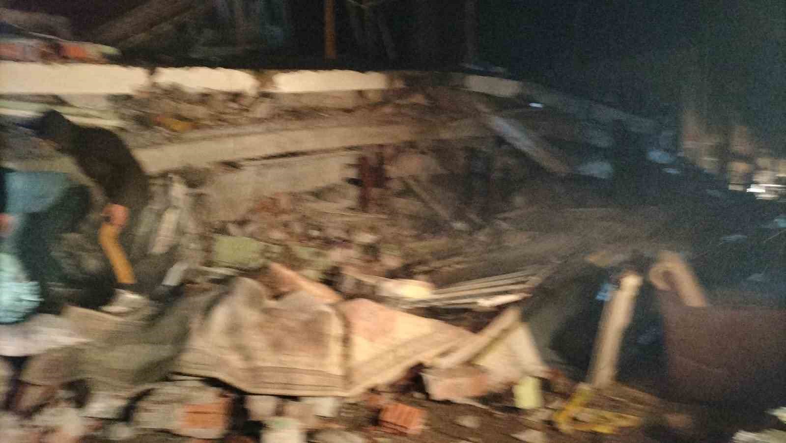 Sarsıntı Adana’da da yıkıma neden oldu