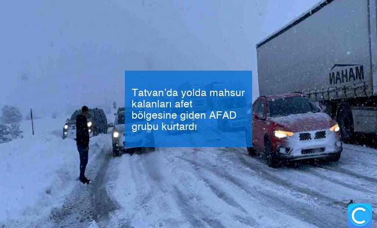 Tatvan’da yolda mahsur kalanları afet bölgesine giden AFAD grubu kurtardı