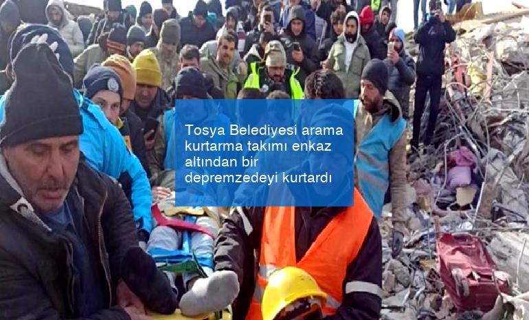 Tosya Belediyesi arama kurtarma takımı enkaz altından bir depremzedeyi kurtardı