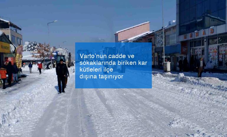 Varto’nun cadde ve sokaklarında biriken kar kütleleri ilçe dışına taşınıyor