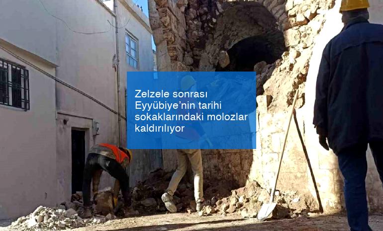 Zelzele sonrası Eyyübiye’nin tarihi sokaklarındaki molozlar kaldırılıyor