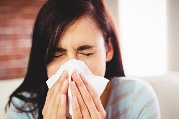 Alerjik rinit nedir? Alerjik rinit, bahar nezlesinin belirtileri nelerdir? Alerjik rinit tedavisi var mı?