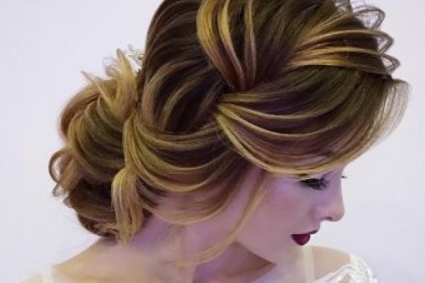 Düğün saç modelleri: düğün gününüzde saç eklemelerini kullanmanız için 5 neden