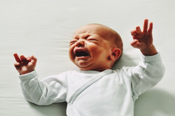 Bebeklerde Kolik Nedir? Kolik Bebek Nasıl Anlaşılır ve Sakinleştirilir?